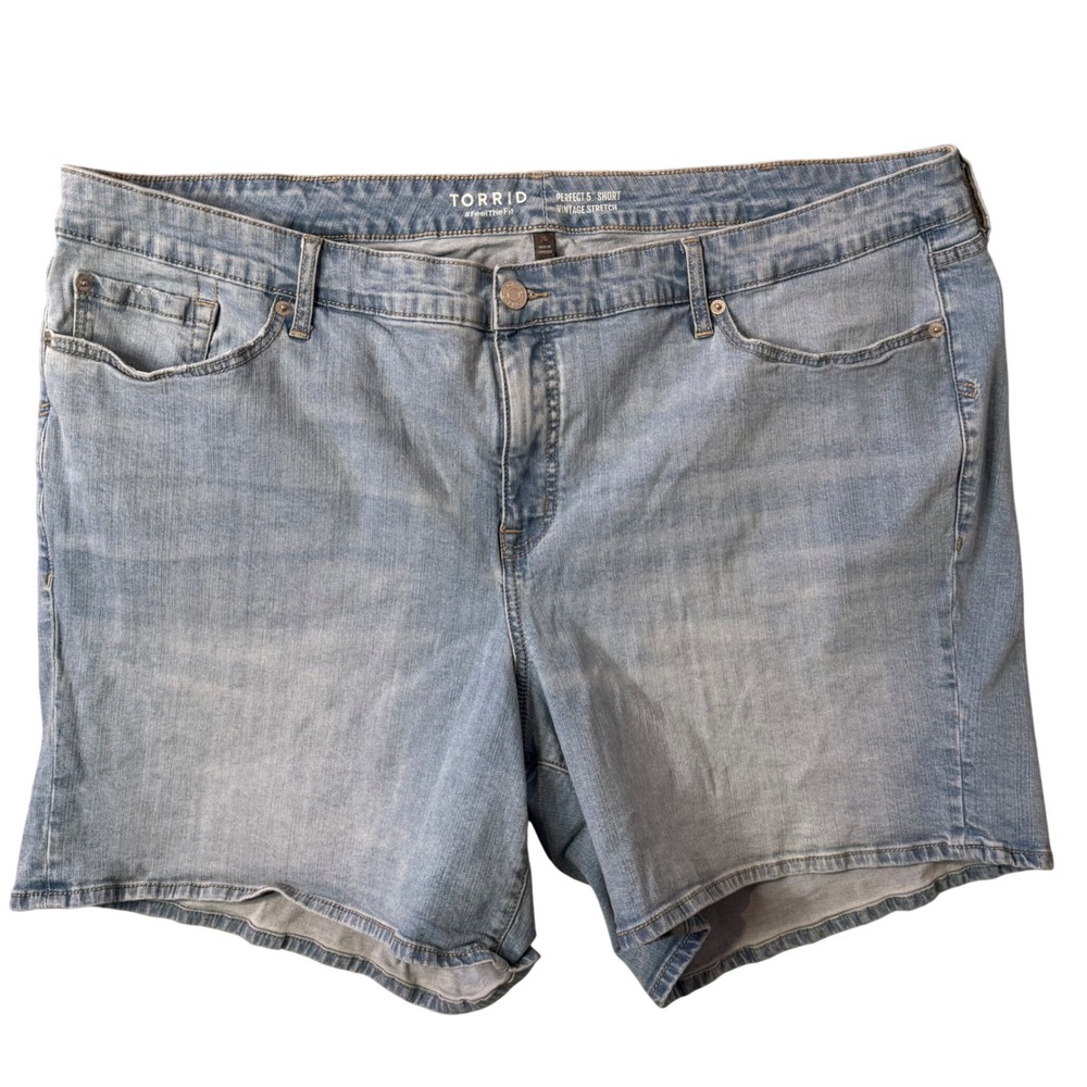 Torrid Plus Size Blue Stretch Denim Shorts Size 26 High Rise Light Wash Casual